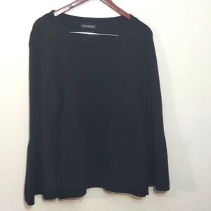 SLIGHTLY USED BANANA REPUBLIC MADE OF ITALIAN YARN SIZE XL BLACK BELL SLEEVES